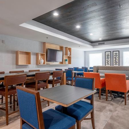 Holiday Inn Express Hotel & Suites Petersburg/Dinwiddie By Ihg Zewnętrze zdjęcie