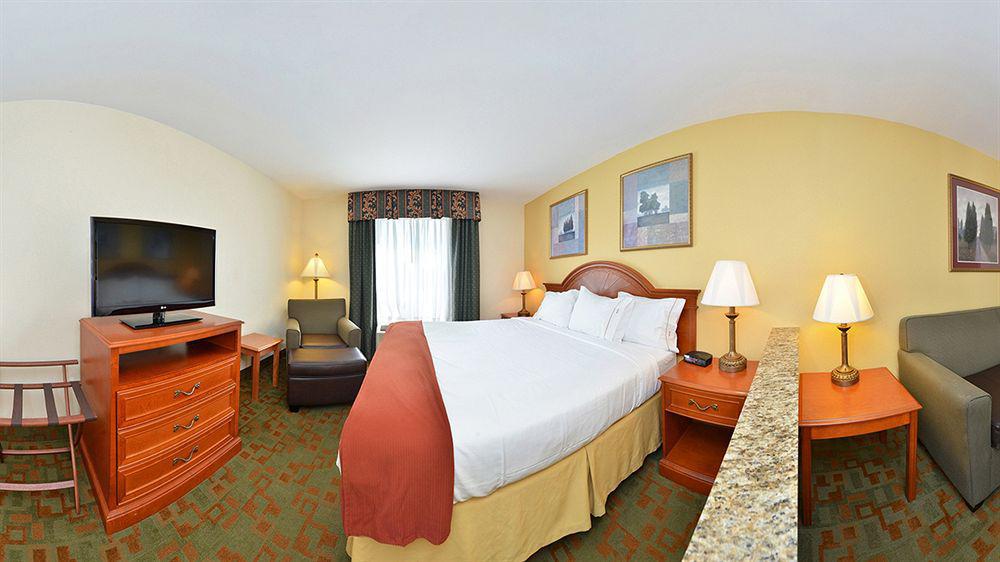Holiday Inn Express Hotel & Suites Petersburg/Dinwiddie By Ihg Zewnętrze zdjęcie