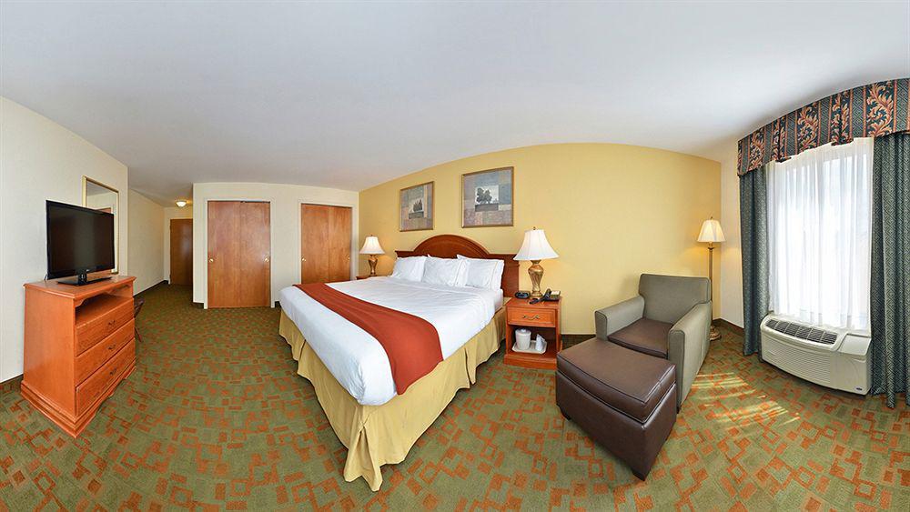 Holiday Inn Express Hotel & Suites Petersburg/Dinwiddie By Ihg Zewnętrze zdjęcie