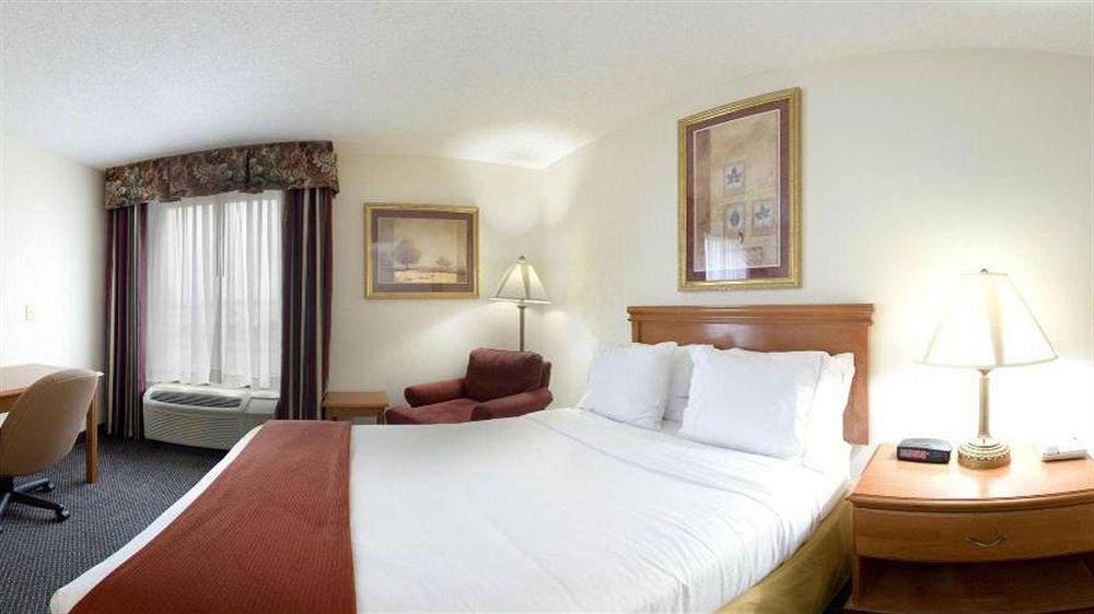 Holiday Inn Express Hotel & Suites Petersburg/Dinwiddie By Ihg Zewnętrze zdjęcie