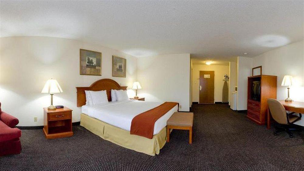 Holiday Inn Express Hotel & Suites Petersburg/Dinwiddie By Ihg Zewnętrze zdjęcie