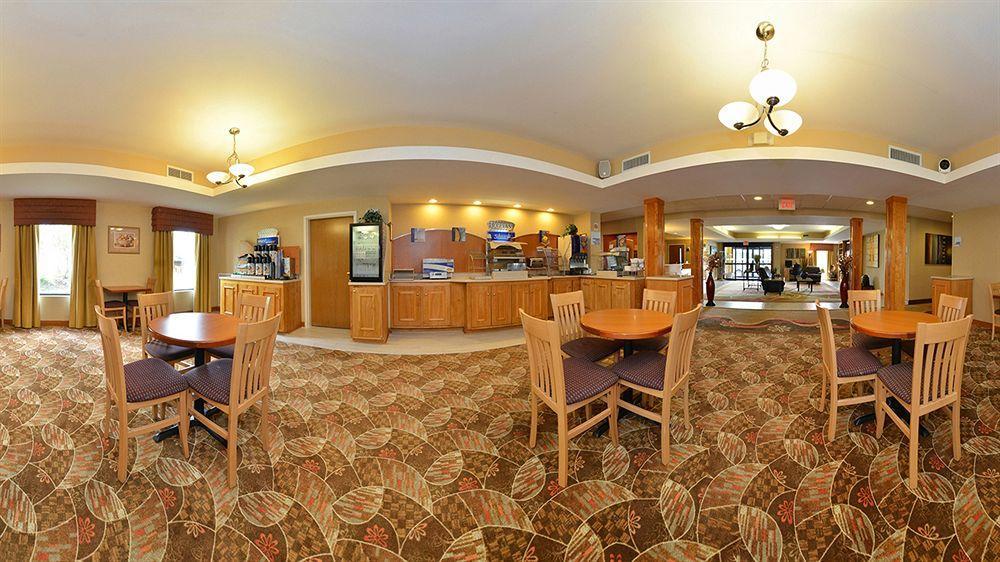 Holiday Inn Express Hotel & Suites Petersburg/Dinwiddie By Ihg Zewnętrze zdjęcie