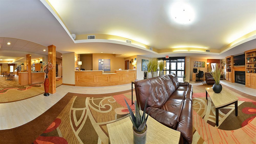Holiday Inn Express Hotel & Suites Petersburg/Dinwiddie By Ihg Zewnętrze zdjęcie